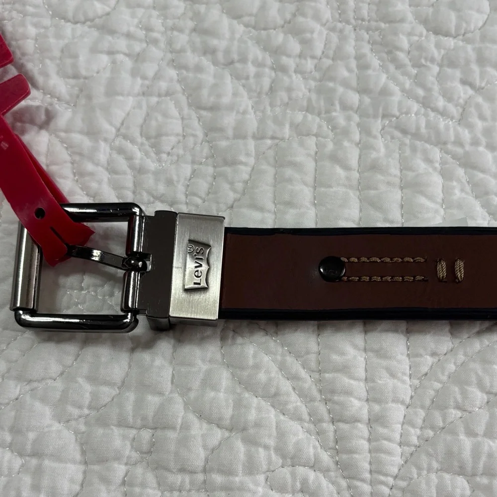 NWT Levi's Boys Brown &  Black Reversible Faux Leather Casual Belt Medium 26-28